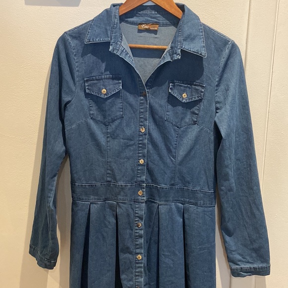 🌟 Worn once : Long shirt dress fitted at the waist in denim color - Picture 3 of 12